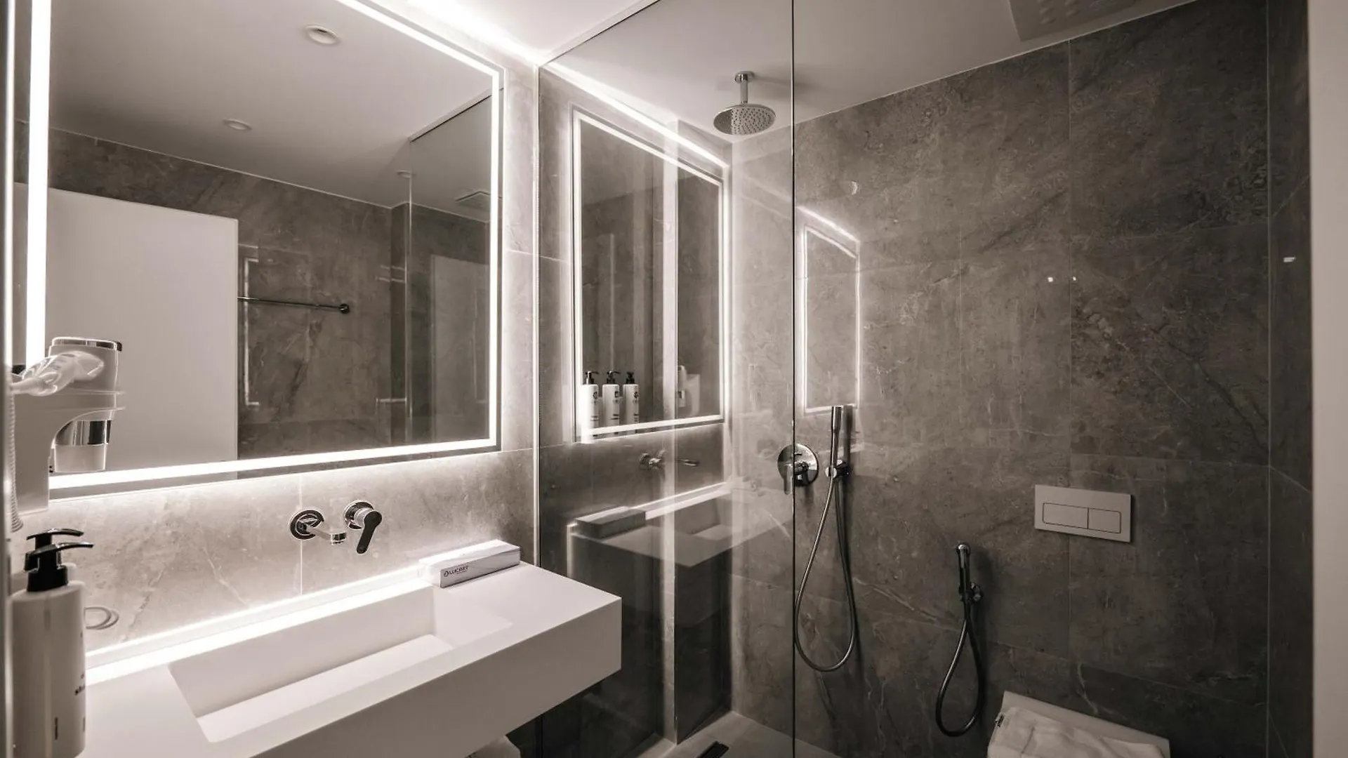 Boe Luxury Hotel Sarandë 4*,  Albânia