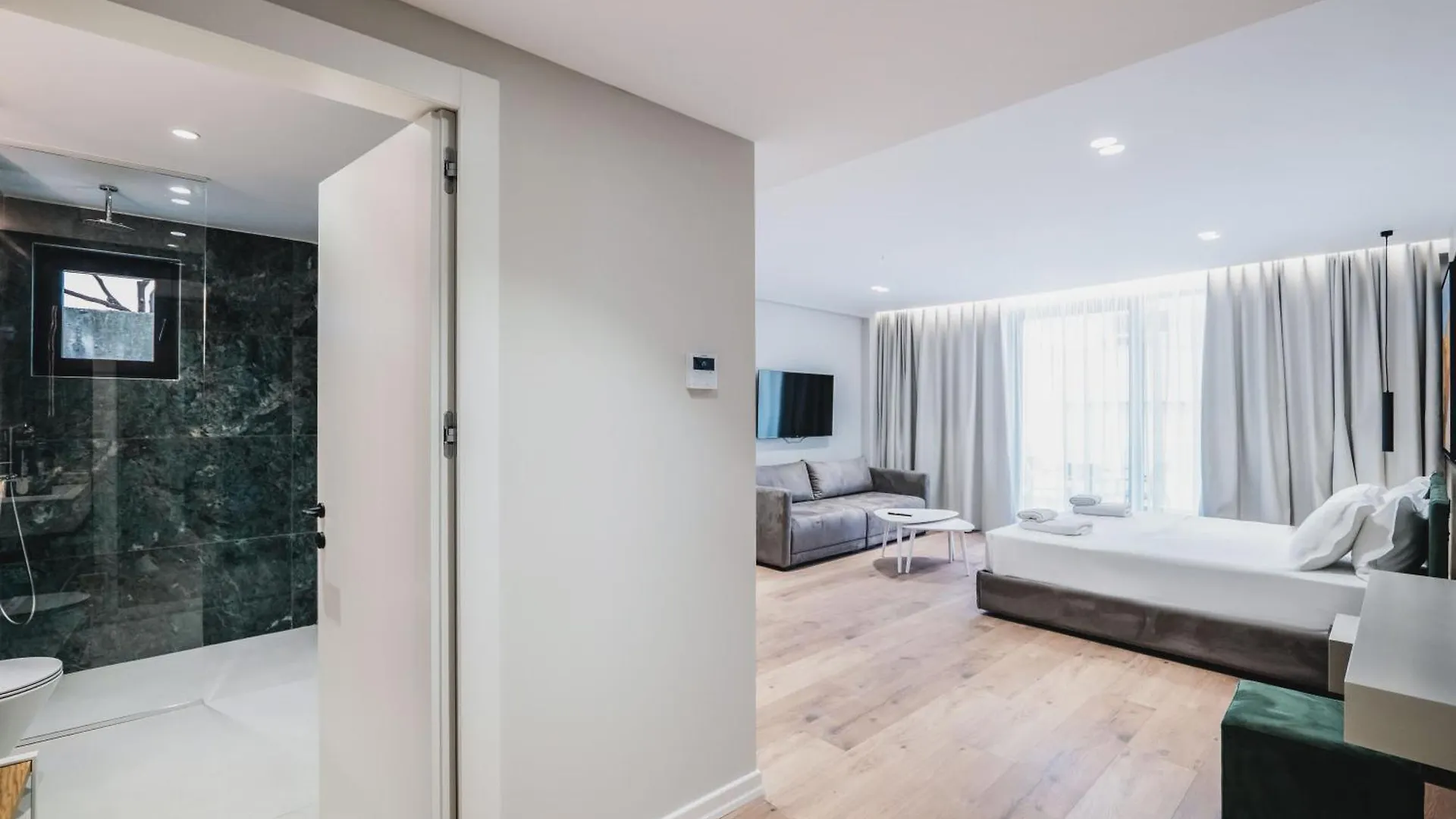 Boe Luxury Hotel Sarandë 4*,