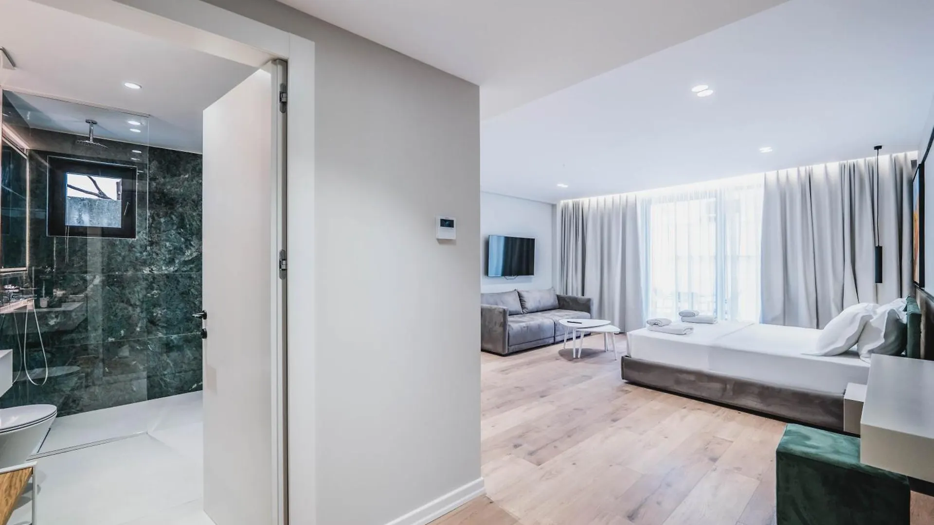 Boe Luxury Hotel Sarandë 4*,  Albânia